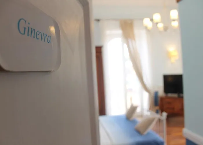 Le Sorelle 3* Naples