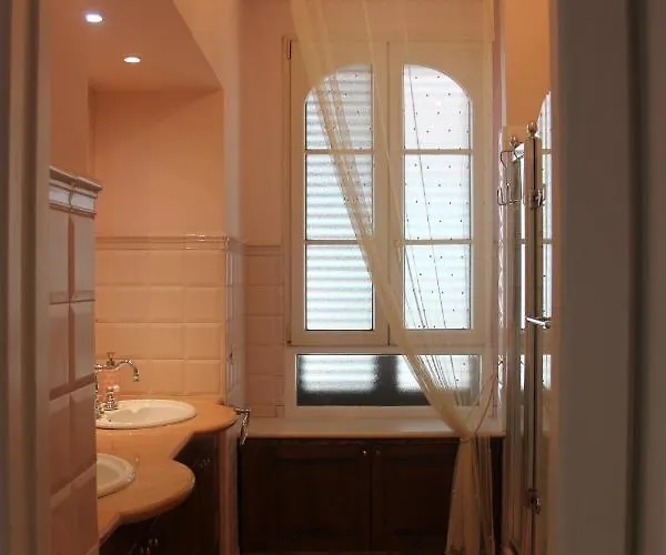 Le Sorelle 3* Naples